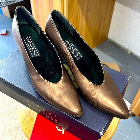 Stewart Weitzman Vintage Bronze Heels size 9.5AAAA- 2.5” heels -great condition! - Picture 3 of 11